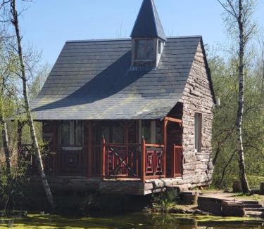 Sury-aux-Bois Ski Chalet | Cabane atypique sur une Île