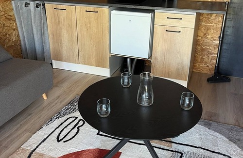 Saint-Pierre-Eynac Cabin | Cabane au Bord de L'eau