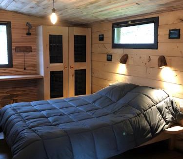 Brissac-Quince House | Cabane Au Bord D'un Étang