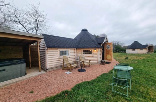 Pradines Ski Chalet | Cabane "Canada" with private Jacuzzi