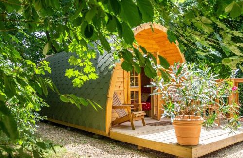 Asnieres sur Vegre Ski Chalet | Cabane en bois avec bain nordique