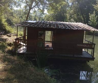 Pont-de-Ruan Ski Chalet | Cabane flottante idyllique pour pêche ou repos