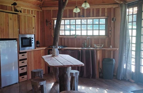 Saint-Eloy-les-Tuileries Cabin | Cabane sur Pilotis au Bord de L'eau