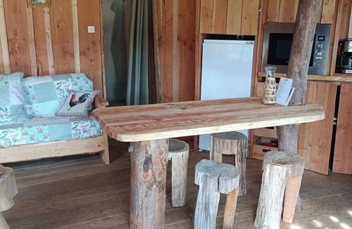 Saint-Eloy-les-Tuileries Cabin | Cabane sur Pilotis au Bord de L'eau