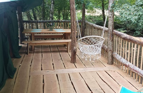 Saint-Eloy-les-Tuileries Cabin | Cabane Lodge au Bord de L'eau