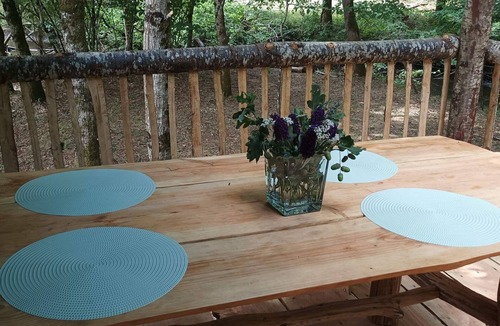 Saint-Eloy-les-Tuileries Cabin | Cabane Lodge au Bord de L'eau