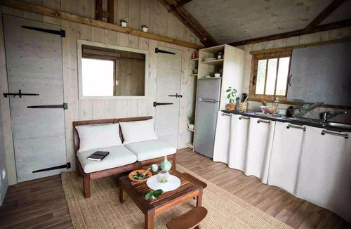 Le Temple-sur-Lot Cabin | Cabane Lodge (unusual 2017) sleeps 5