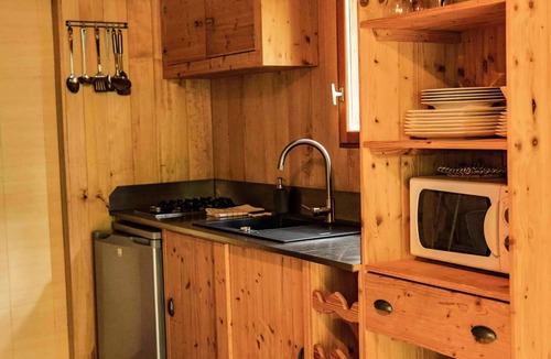 Saint-Amand-de-Coly Cabin | Cabane Lou castalhan 6 persons