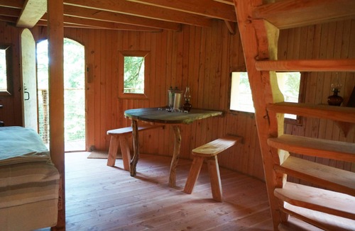 La Tour-dʼAuvergne Cabin | Cabane Meïzou Matà tree house
