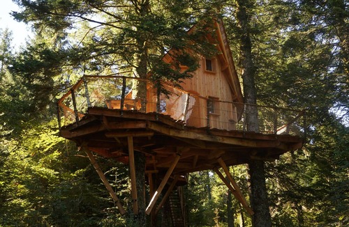 La Tour-dʼAuvergne Cabin | Cabane Meïzou Matà tree house