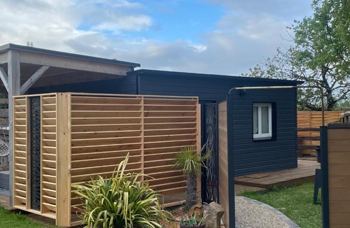 Saint-Julien-l'Ars Apartment | Cabane paisible à 15 min du futuroscope