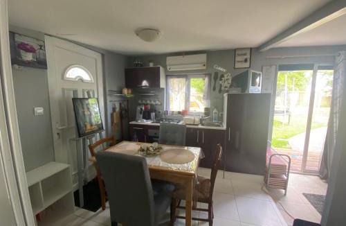 Saint-Julien-l'Ars Apartment | Cabane paisible à 15 min du futuroscope