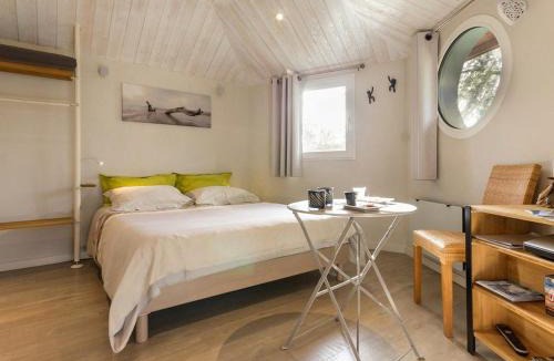 Port-Saint-Pere Bed & Breakfast | Cabane perchée avec lit king-size, salle d'eau, kitchenette, TV, Wi-Fi et petit-déjeuner inclus - FR-1-306-1237