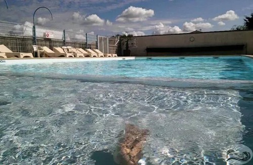 Saint-Michel-en-l'Herm Cabin | Cabane Pilotis 4 persons