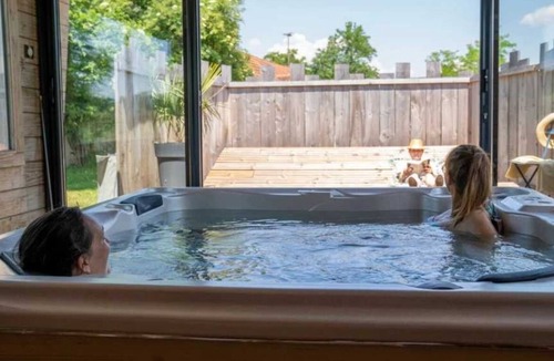 Chassenard Apartment | Cabane - Piscine - ccafbgb