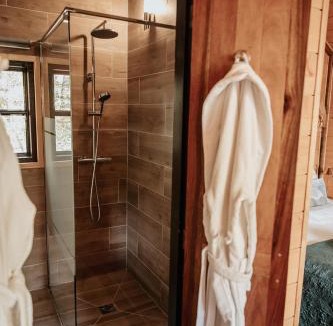 Auriac-du-Perigord Ski Chalet | Cabane Rouge-Gorge