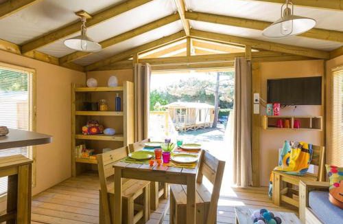 Avrille Other | Cabane sur pilotis avec terrasse et cuisine équipée - API-1-52-1492