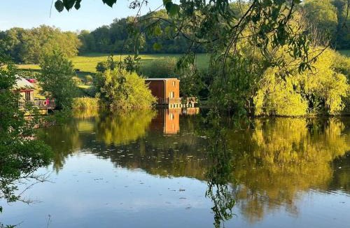 Colleville House | Cabanes flottantes et gîtes au fil de l'eau