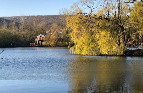 Colleville House | Cabanes flottantes et gîtes au fil de l'eau