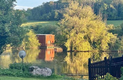 Colleville House | Cabanes flottantes et gîtes au fil de l'eau