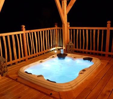 Salignac-Eyvignes Bed & Breakfast | Cabanes hobbit et Figuiers