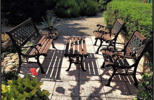 Rognonas Cottage | "Cabanon" - sleeps 2 self catering studio gite 10mins from Avignon!