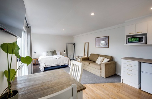 Taradale Apartment | Cabbage Tree Corner - Cozy and Comfortable Studio