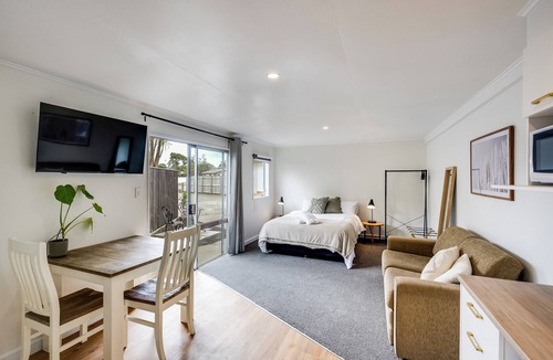 Taradale Apartment | Cabbage Tree Corner - Cozy and Comfortable Studio