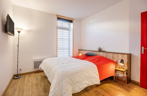 Saint-Michel-Mont-Mercure Bed & Breakfast | Cabernet Guest Room with Wi-Fi