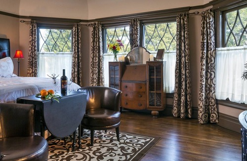 Napa Bed & Breakfast | Cabernet House, An Old World Inn