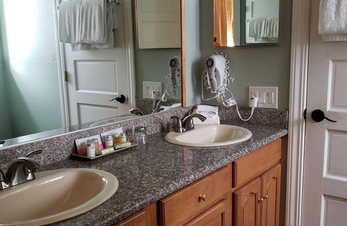 Napa Bed & Breakfast | Cabernet House, An Old World Inn