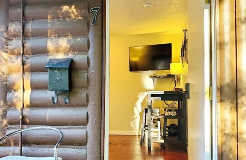 Glenwood Springs Cabin | Cabin 07 PETS OK 🐾Rustic Old West Studio+Kitchen