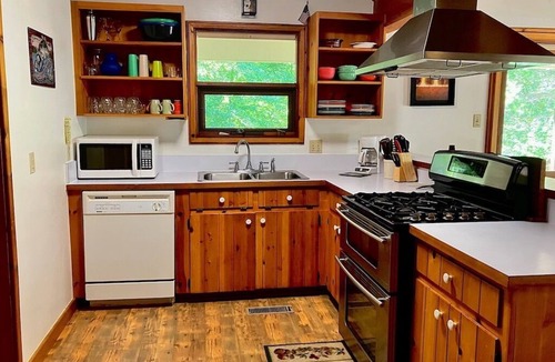 Boswell Cabin | Cabin-1/2 mile creek frontage-52 acres-fish-swim-play-kayak-Sleeps 9-2 bathrooms