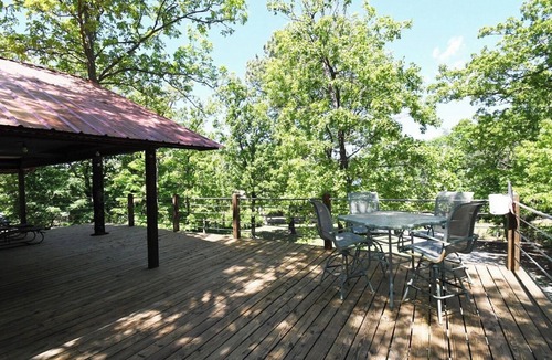 Vian Cabin | Cabin 1, AKA The Treehousen 1 bedroom and a loft. 2 bathrooms. nSleeps 5