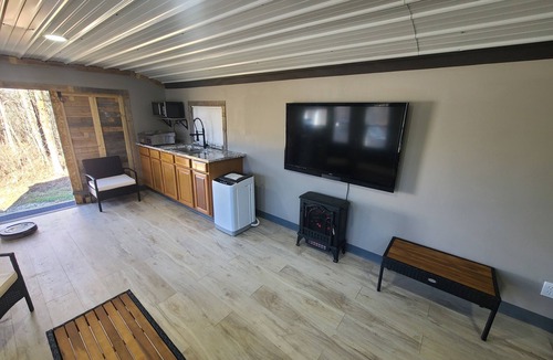 Leadwood Cabin | Cabin 1 at the Pallet Factory