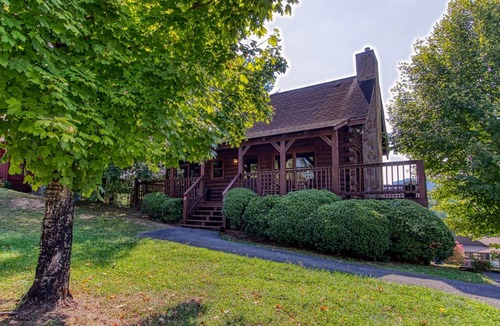 Pigeon Forge Cabin | Cabin ∙ 1 bedroom ∙ 4 guests