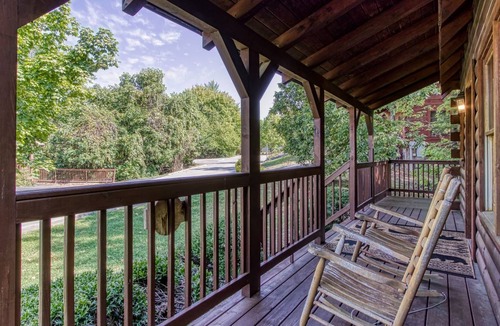 Pigeon Forge Cabin | Cabin ∙ 1 bedroom ∙ 4 guests