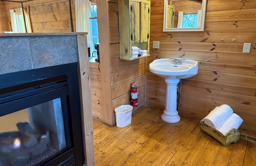 West Union Cabin | Cabin 1 Delightful