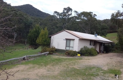 Jamieson Cabin | Cabin 1- Emerald Park