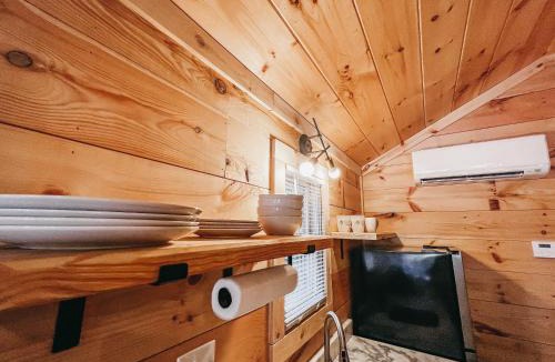 Hartwell Apartment | Cabin #1 Studio with Kitchenette