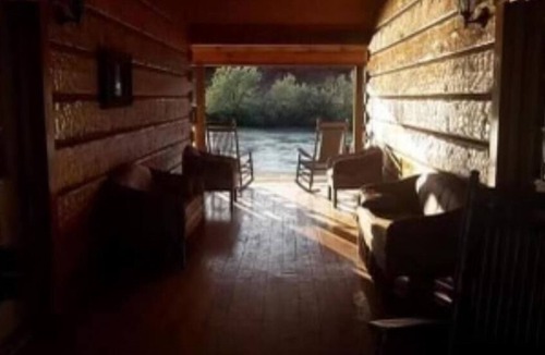 Thermopolis Cabin | Cabin 1 .