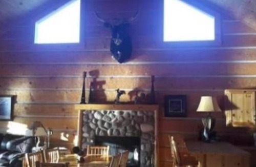 Thermopolis Cabin | Cabin 1 .