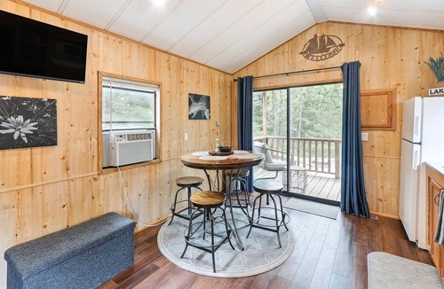Neal Cabin | Cabin 10~ Cozy Toronto Lake Cabin ~ Walk to the Water by RedAwning