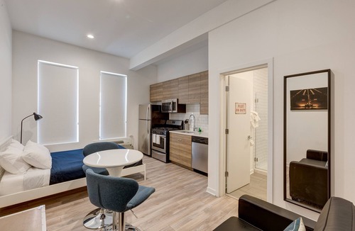 River West Apartment | Cabin 101 by 747 Lofts