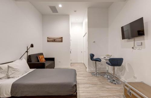 River West Hotel | Cabin 105 by 747 Lofts