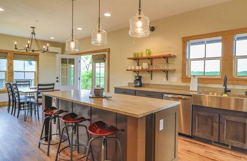 Kimberling City Cabin | Cabin #11 3 bedroom cabin, Modern, Scenic Views, oversized deck