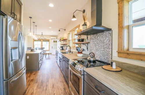 Kimberling City Cabin | Cabin #11 3 bedroom cabin, Modern, Scenic Views, oversized deck