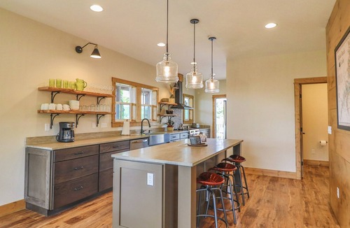 Kimberling City Cabin | Cabin #11 3 bedroom cabin, Modern, Scenic Views, oversized deck