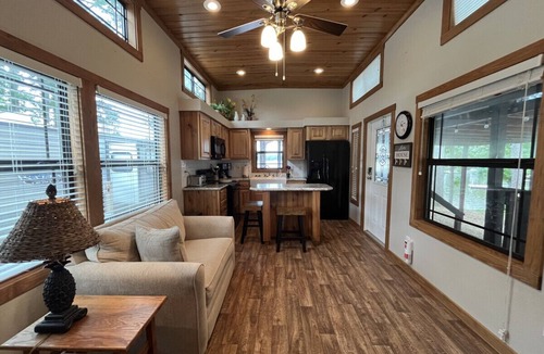 Hemphill House | Cabin 11 · Waterfront Tiny Home with Amazing Views, King Bed, Deck,