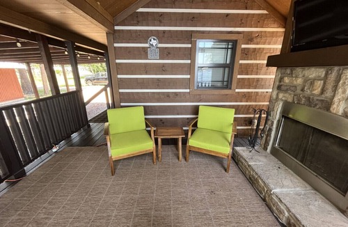 Hemphill House | Cabin 11 · Waterfront Tiny Home with Amazing Views, King Bed, Deck,